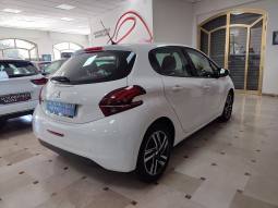 PEUGEOT 208 lleno