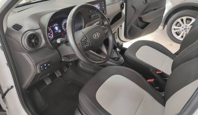 HYUNDAI i10 ESSENCE lleno
