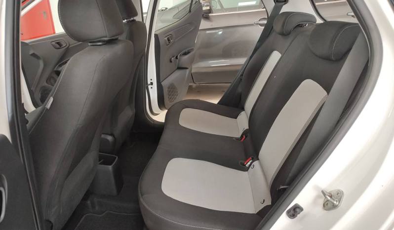 HYUNDAI i10 ESSENCE lleno
