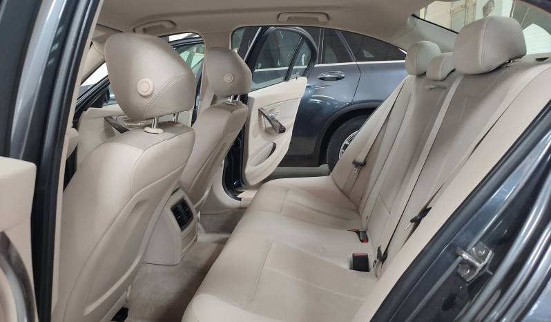 BMW 335i lleno