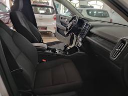 VOLVO XC40 R-DESIGN T3 lleno