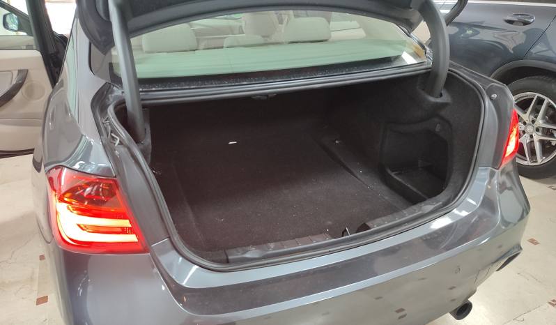 BMW 335i lleno