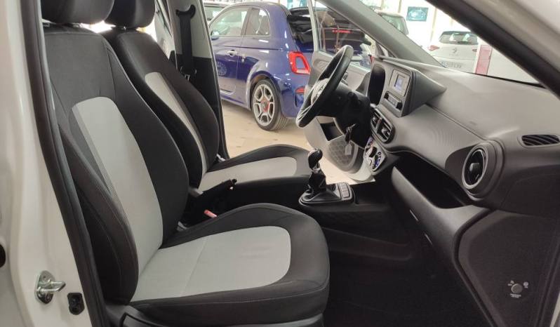 HYUNDAI i10 ESSENCE lleno