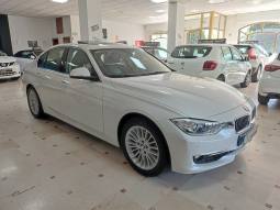 BMW 320i Luxury lleno