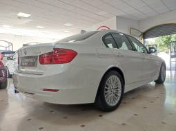 BMW 320i Luxury lleno