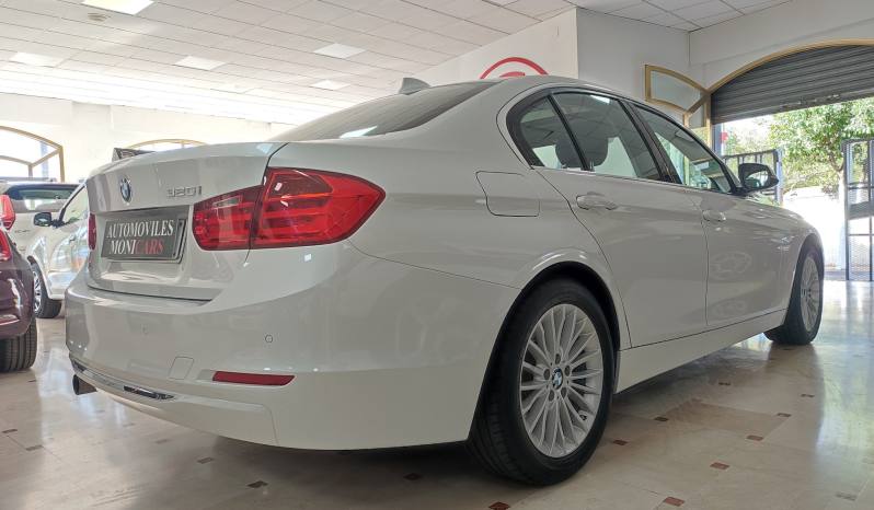 BMW 320i Luxury lleno