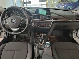 BMW 320i Luxury lleno