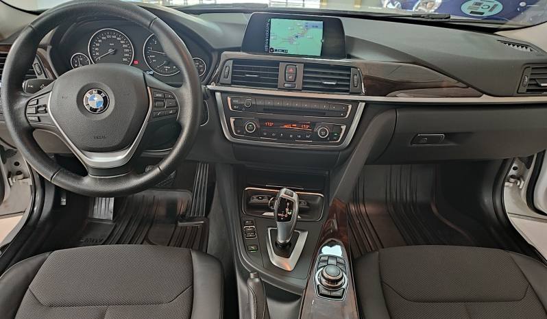 BMW 320i Luxury lleno