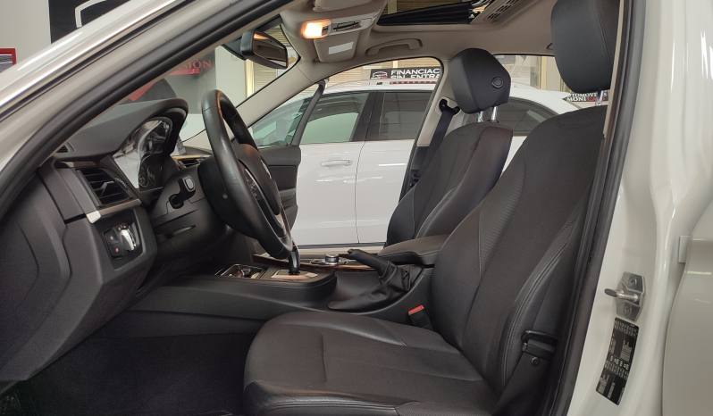 BMW 320i Luxury lleno