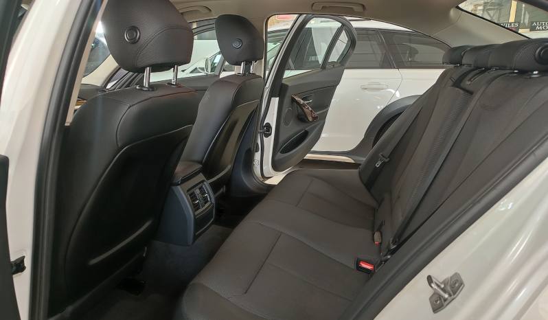 BMW 320i Luxury lleno
