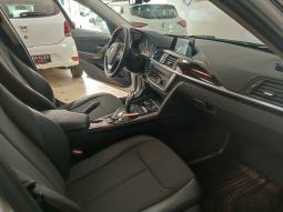 BMW 320i Luxury lleno