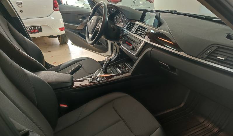 BMW 320i Luxury lleno