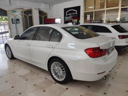 BMW 320i Luxury lleno