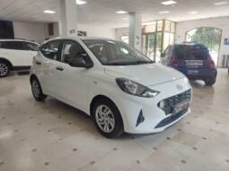 HYUNDAI i10 ESSENCE lleno