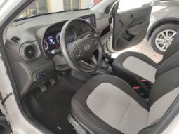 HYUNDAI i10 ESSENCE lleno
