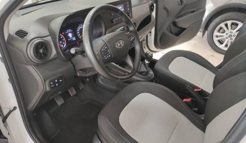 HYUNDAI i10 ESSENCE lleno