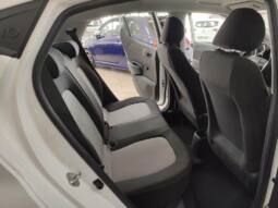 HYUNDAI i10 ESSENCE lleno