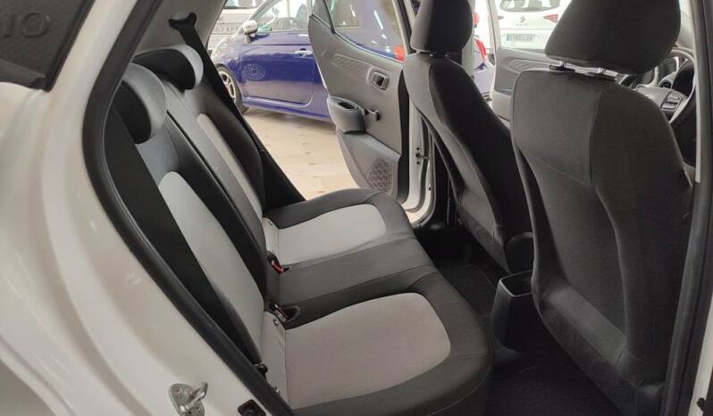 HYUNDAI i10 ESSENCE lleno